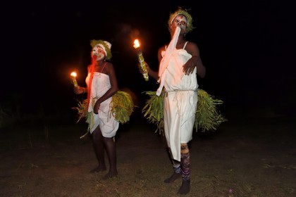 Gabon, province de Ogooué- Maritime, Omboué, région du Loango, danses traditionnelles Nkomi (Myènè)