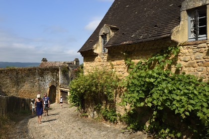 France, Dordogne (24), Périgord Noir, vallée de la Dordogne, Beynac-et-Cazenac, labellisé Les Plus Beaux Villages de France, village médiéval, Porte veuve