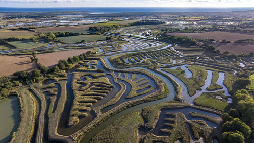 France, Vendée (85), Talmont-Saint-Hilaire, marais aménagés pour la pisciculture de dorades, mulets et anguilles