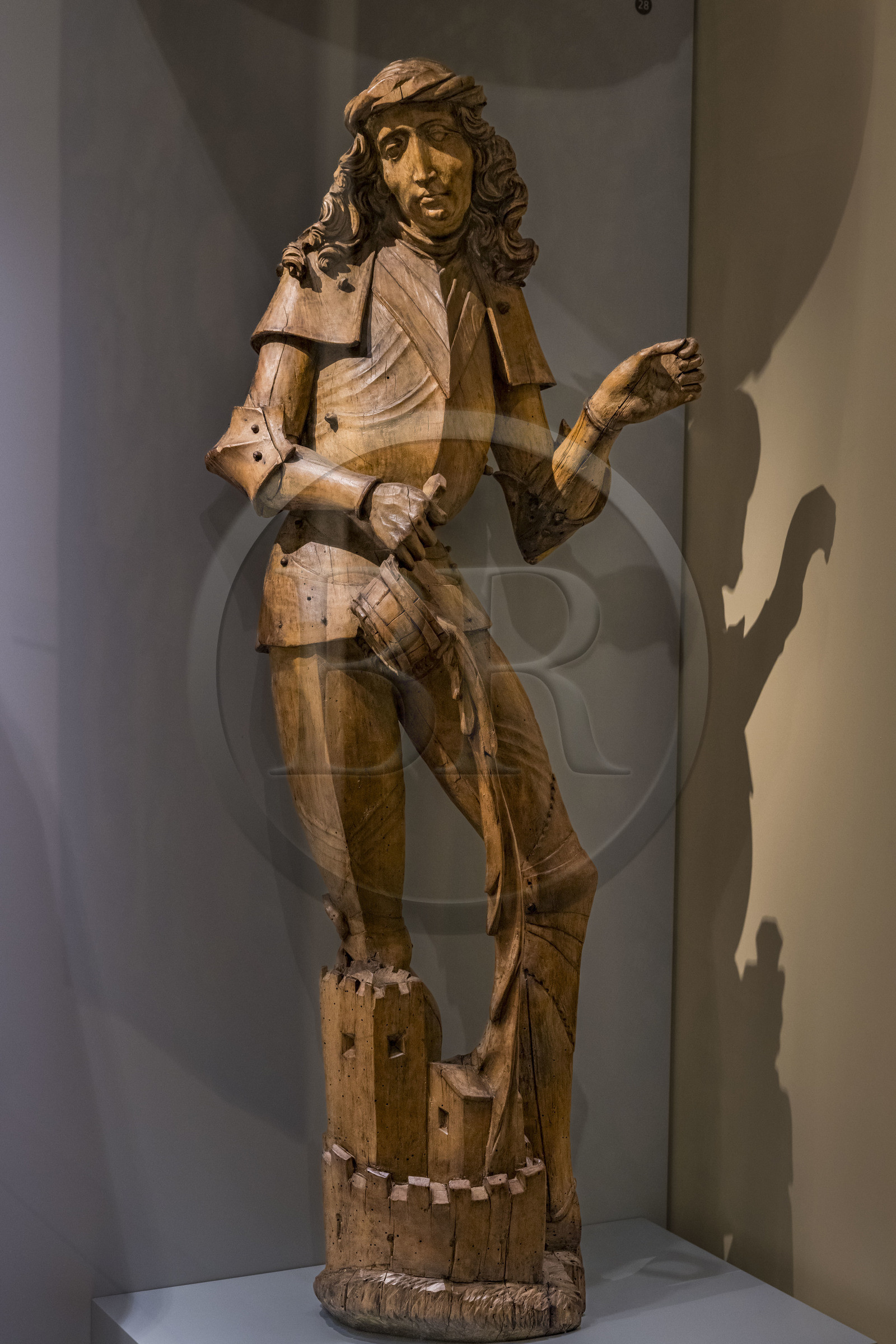 France, Paris (75), Musée de Cluny - Musée national du Moyen-Age, Saint Florian de Lorch, Autriche vers 1510,  revêtu d'une armure figuré éteignant un incendie, bois