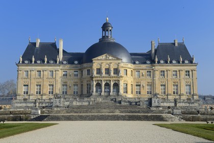 France, Seine-et-Marne (77), Maincy, le château de Vaux-le-Vicomte, façade sud du château et les jardins à la française dessinés par Le Nôtre