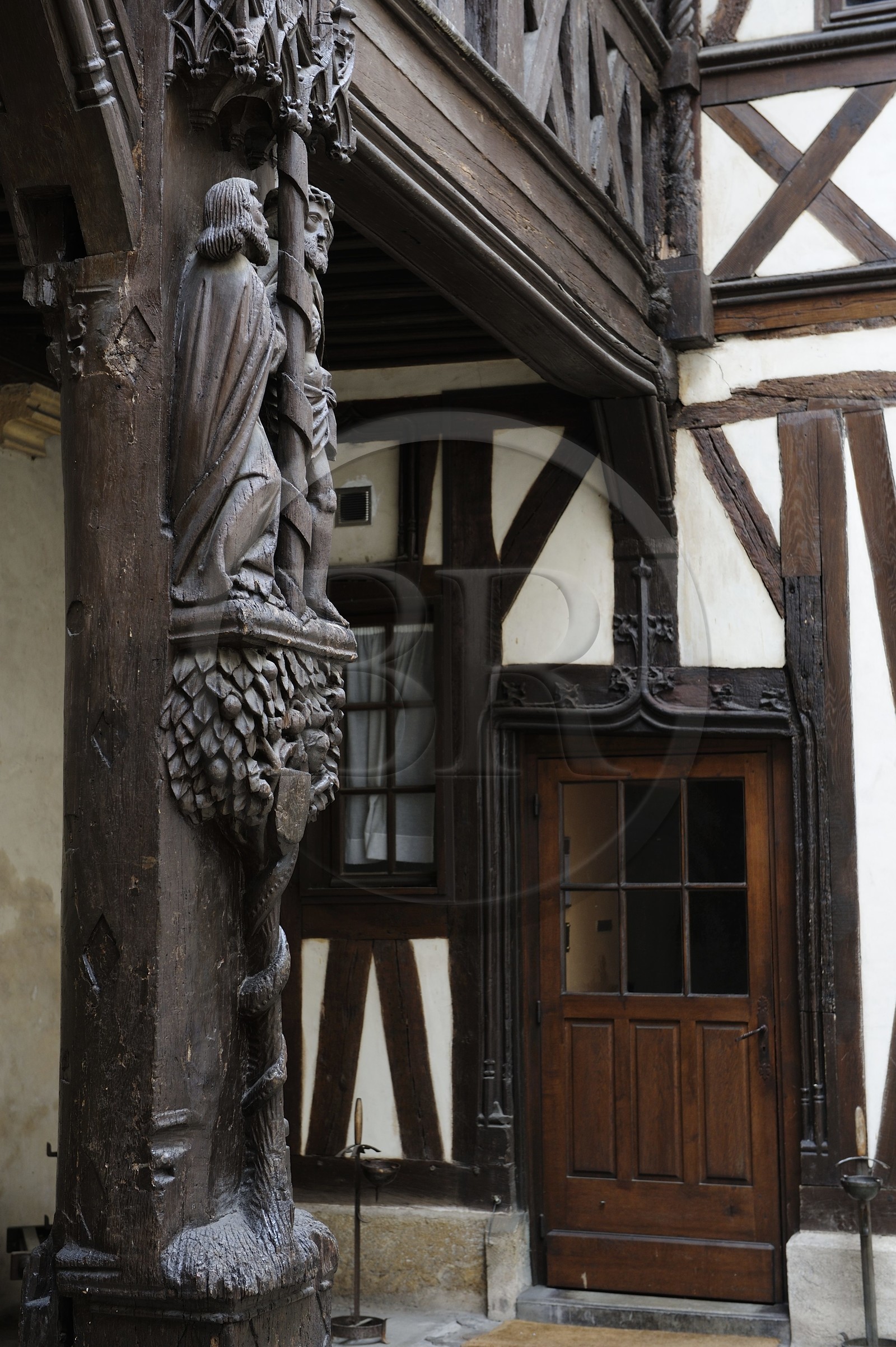 France, Côte d'Or (21), Dijon, Saint-Thomas touchant la plaie du Christ sur une poutre de terrasse de l'Hôtel Philippe-le-Bon