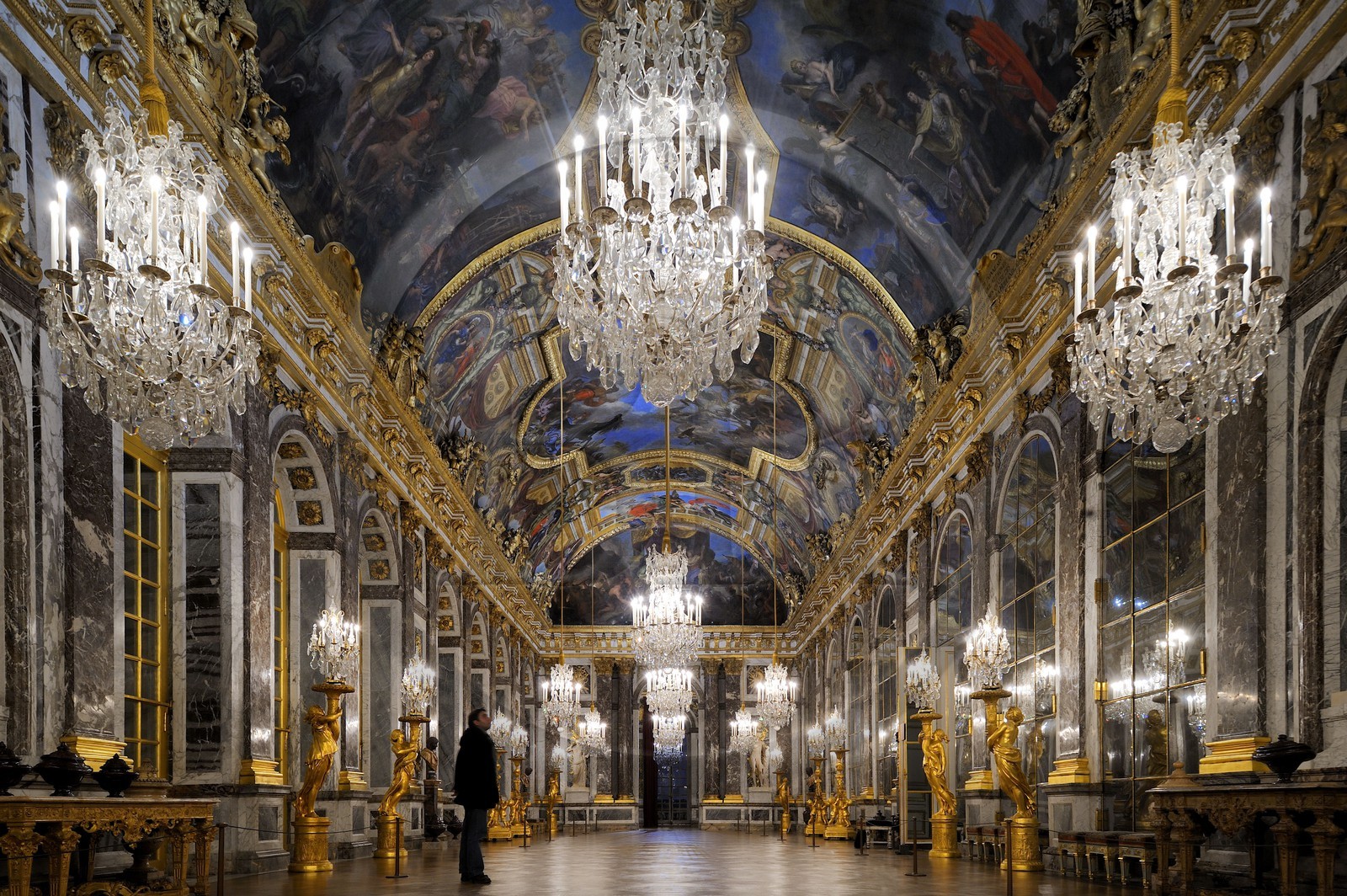 France, Yvelines (78), château de Versailles, classé Patrimoine Mondial de l'UNESCO, Galerie des Glaces (longueur 73m et largeur 10,50m) avec 17 fenêtres et 357 miroirs, architecte Jules Hardouin-Mansart (1678 - 1684)