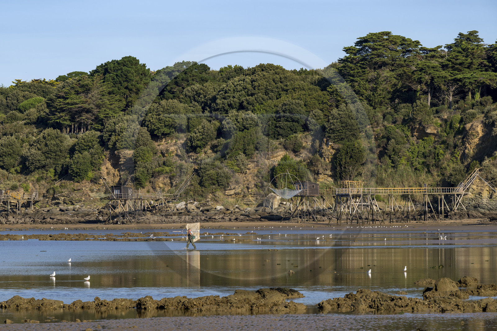 France, Loire Atlantique, Bay of Bourgneuf, Pornic, traditional carrelet (fishing shack) in fishing huts on the edge of Creve-coeur beach at La Bernerie-en-Retz, shrimp fishermen on foot with net