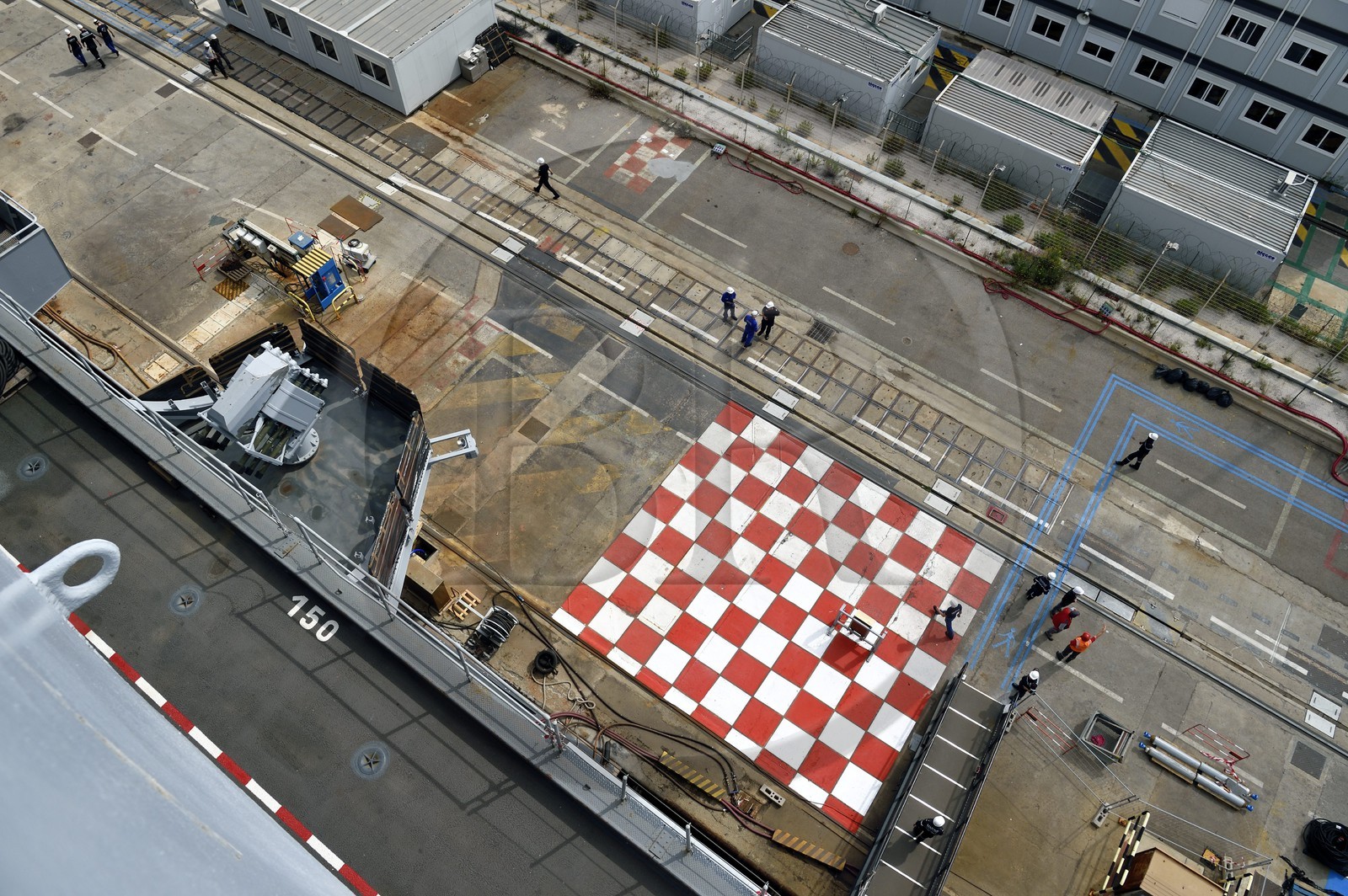 France, Var (83), Toulon, la base navale (Arsenal), le porte-avions à propulsion nucléaire Charles de Gaulle en rénovation de mi-vie, missiles sol-air pour son autodéfense