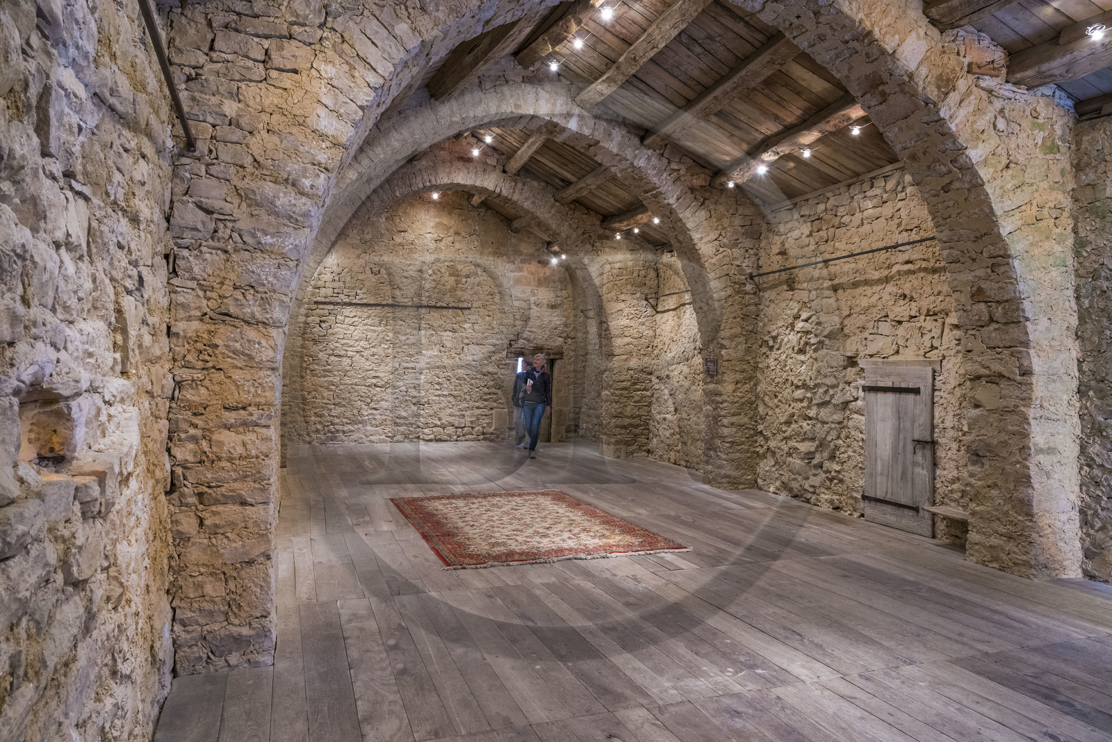France, Aveyron (12), parc naturel régional des Grands Causses, le fort cistercien de Saint-Jean-d’Alcas, salle refuge au dessus de l'église fortifiée