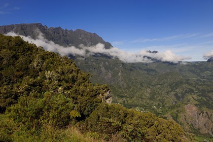 France, île de la Réunion, cirque de Salazie, classé Patrimoine Mondial de l'UNESCO, le Piton des Neiges à gauche
