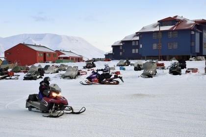 Norway, Svalbard, Spitzbergen, Longyearbyen, snowmobile downtown