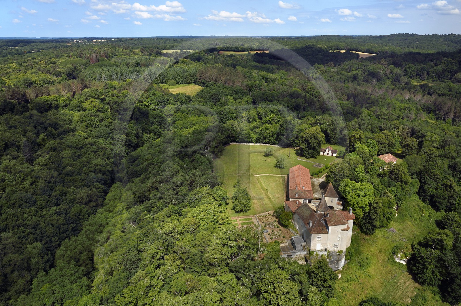 France, Dordogne (24), Périgord Vert, Valeuil, Chateau de Ramefort (vue aérienne)