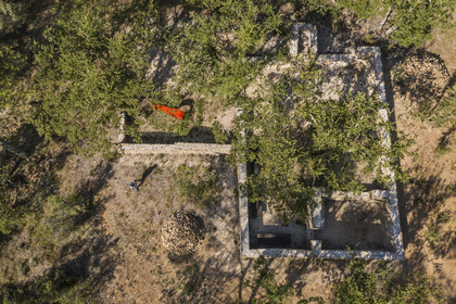 France, Var (83), Provence Verte, Bras, Académie du Bain de Forêt Provençale, forêt du domaine Le Peyrourier - une campagne en Provence (vue aérienne)
