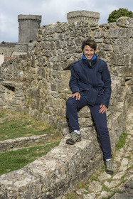 France, Aveyron (12), La Couvertoirade, labellisé Les Plus Beaux Villages de France, village fortifié sur le plateau du Larzac, Françoise Galès, historienne de l'Art, archéologue du bâti, directrice du Service Archives et Patrimoine de la ville de Millau