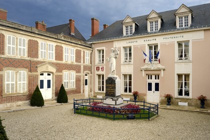 France, Marne (51), Parc Naturel Regional de la Montagne de Reims, Hautvillers, la mairie