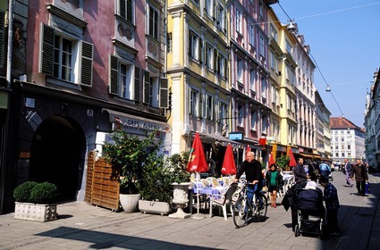 Autriche, Styrie, Graz, centre historique classé Patrimoine Mondial de l'UNESCO, la (rue) Schmiedgasse derrière le Landhaus