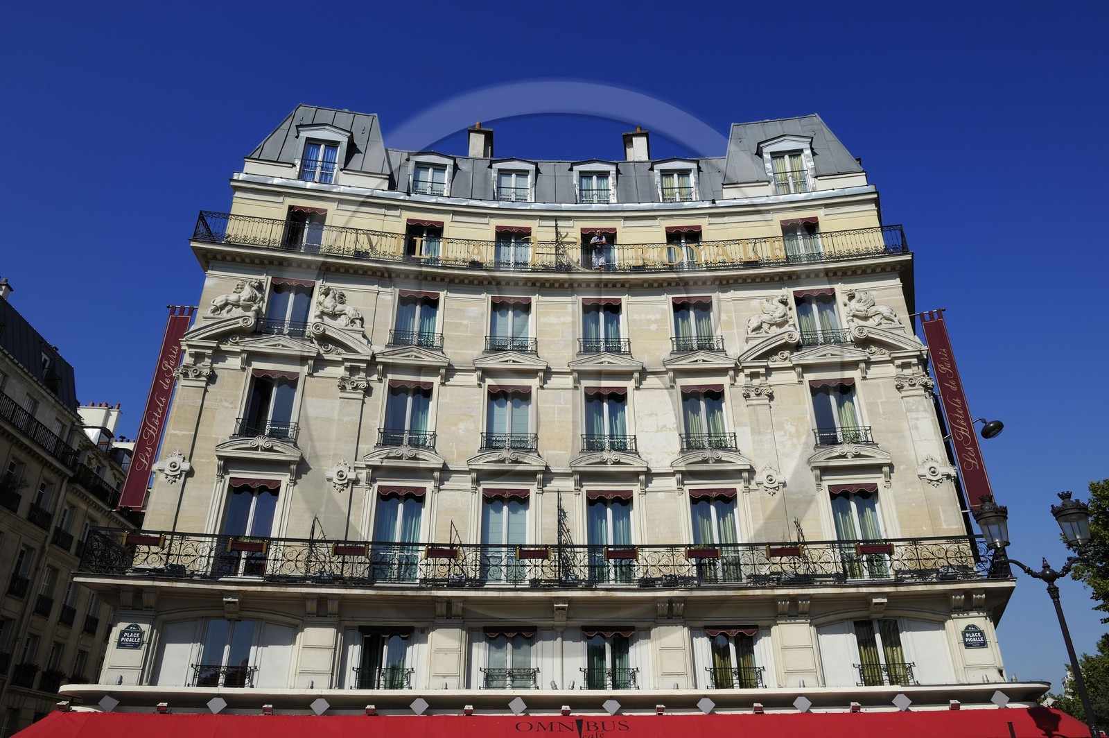 France, Paris (75), hotel Villa Royal et Omnibus Café