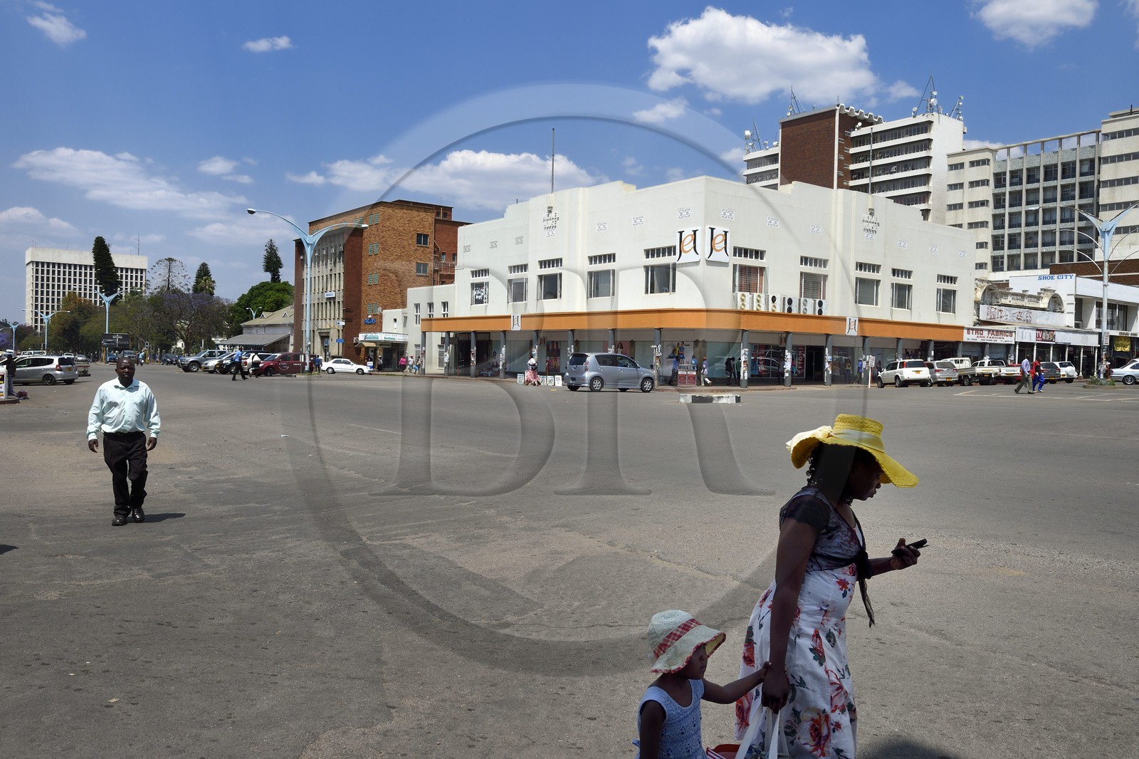 Zimbabwe, Bulawayo, Leopold Takawira Avenue dans le centre ville, Michael House