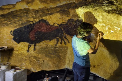 France, Dordogne (24), Montignac, l’Atelier des Fac-Similés du Périgord (AFSP) spécialisé dans la reproduction minérale de parois ornées de la préhistoire et en charge de la reconstitution fidèle des parois de la grotte de Lascaux, reproductions des peintures, mention obligatoire Atelier des Fac-Similés du Périgord
