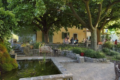 France, Var (83), Provence Verte, Bras, vers Saint-Maximin-la-Sainte-Baume, la maison d'hotes Le Peyrourier - une campagne en Provence