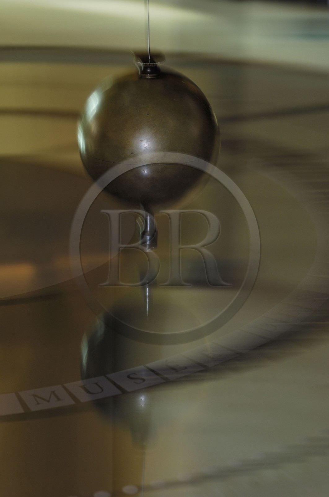 France, Paris (75), le musée des Arts et Métiers, le pendule de Foucault, 1851