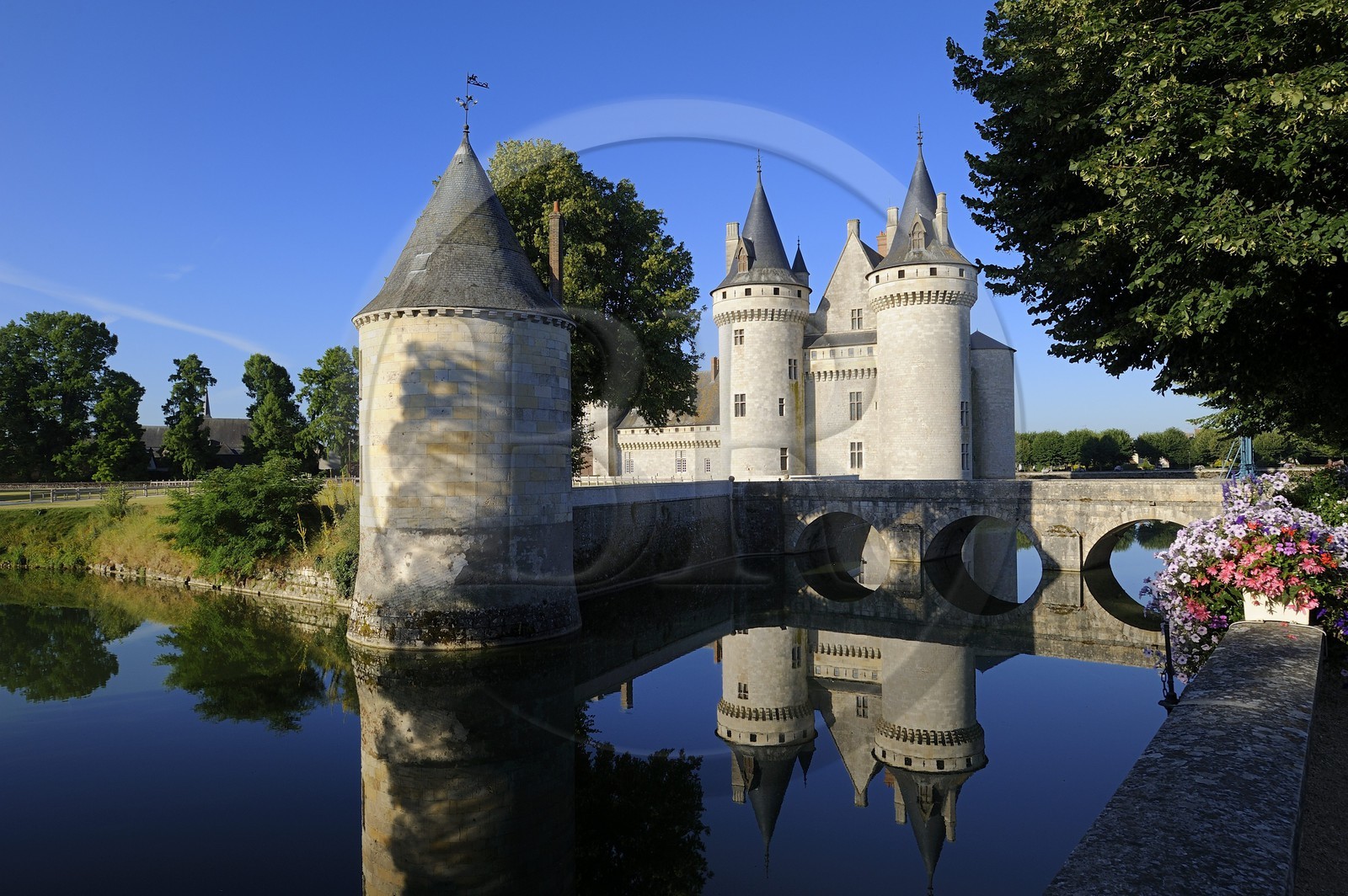 France, Loiret (45), Vallée de la Loire classée Patrimoine Mondial de l' UNESCO, Sully-sur-Loire, château du XIVe XVIIe siècles, mention obligatoire : Châteaux de Sully-sur-Loire, propriété du département du Loiret