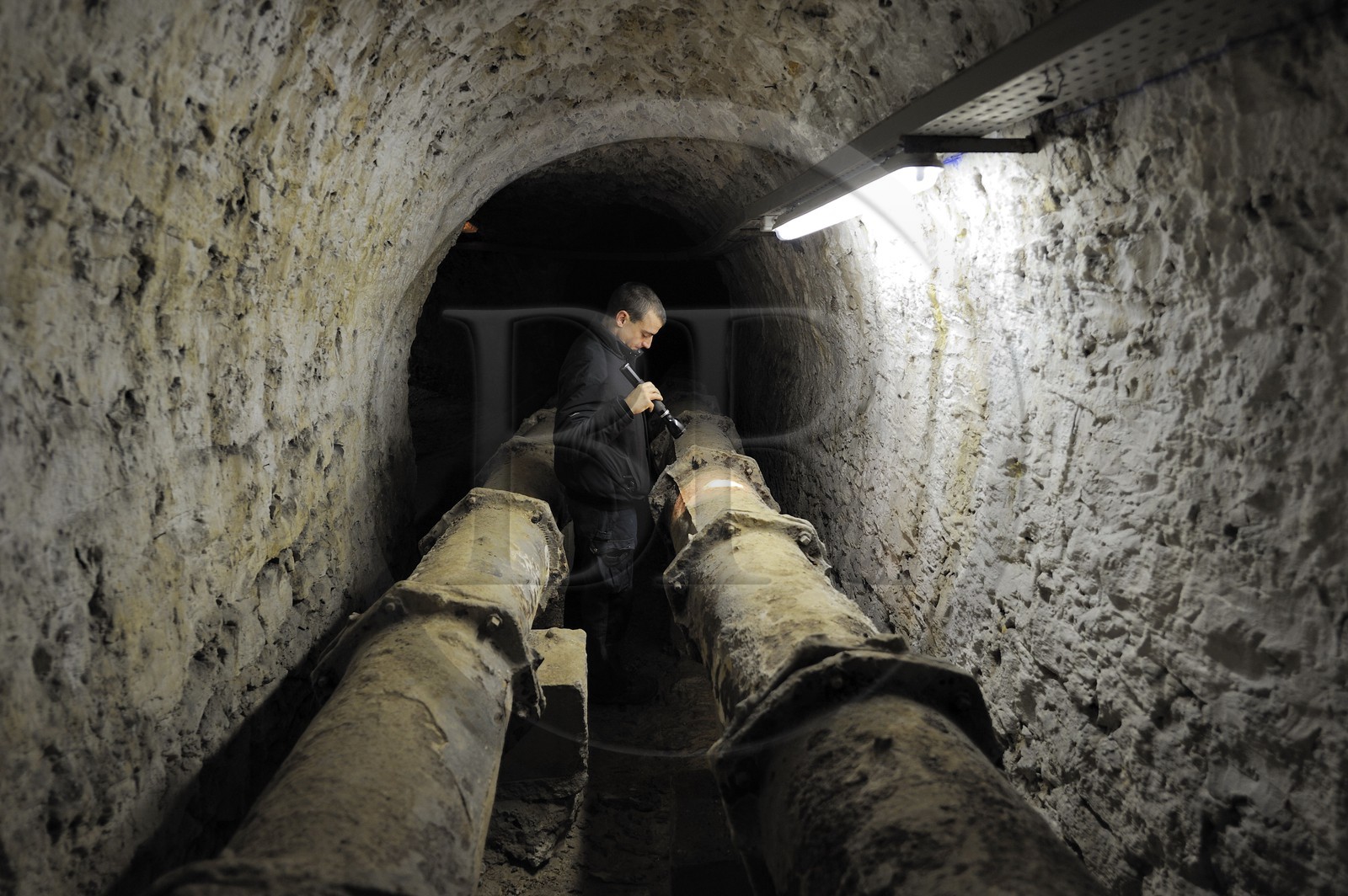 France, Yvelines (78), château de Versailles, classé Patrimoine Mondial de l'UNESCO, le réseau hydraulique souterrain des fontaines