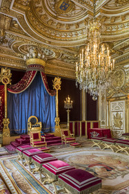France, Seine-et-Marne (77), Fontainebleau, chateau de Fontainebleau, classé Patrimoine Mondial par l'UNESCO, la Salle du trone, ancienne chambre à coucher du roi de Henri III à Louis XVI, elle a été transformée en salon de l'empereur par Napoléon Ier en 1804 puis en salle du trone en 1808