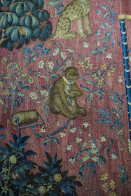 France, Paris (75), Musée de Cluny - Musée national du Moyen-Age, tapisseries de la Dame à la Licorne, le singe dans Le Toucher