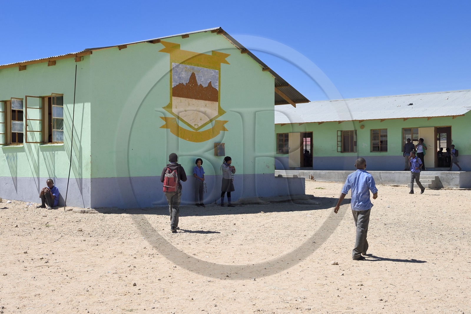 Namibie, région de Erongo, Damaraland, le Spitzkoppe dans le désert du Namib, Ecole primaire de Katora (Katora Primary School)