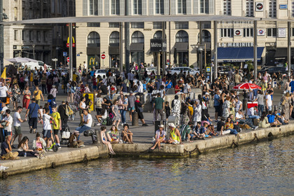 France, Bouches-du-Rhône (13), Marseille, Vieux Port, sous l'ombrière de l'architecte Norman Foster