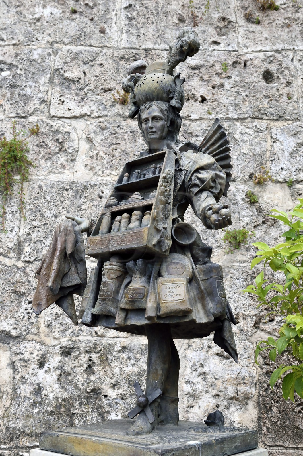 France, Alpes-Maritimes, Grasse, in front of the International Perfume Museum, perfumer dress after an engraving of the 17th century, statue by Tomek Kawiak (1997)