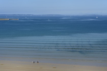 France, Finistère (29), Douarnenez, la Baie de Douarnenez depuis la plage de Kervignac