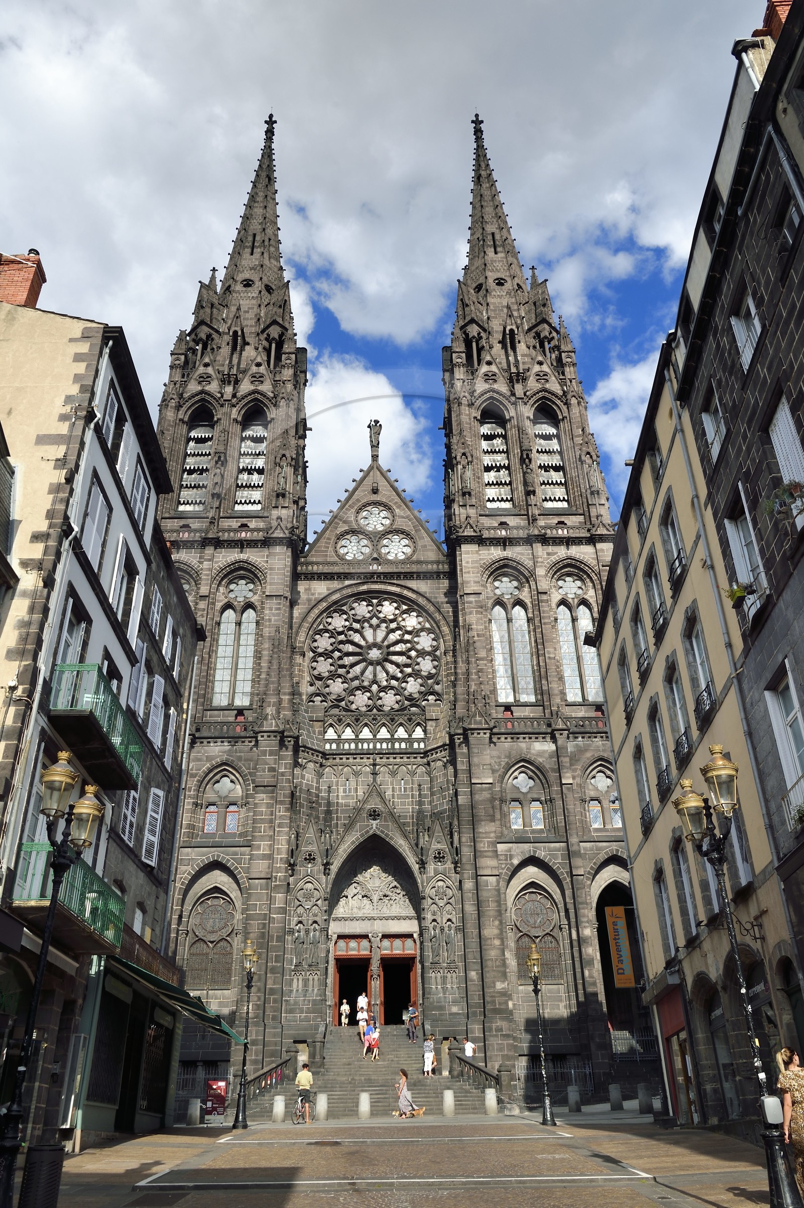 France, Puy-de-Dôme (63), Clermont-Ferrand, rue des Gras menant à la cathédrale Notre-Dame-de-l'Assomption