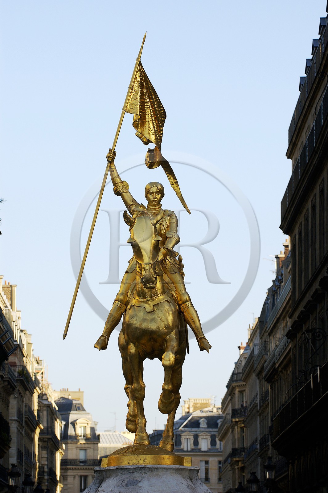 France, Paris (75), la statue de Jeanne d'Arc place des Pyramides (à côté du Jardin des Tuileries)