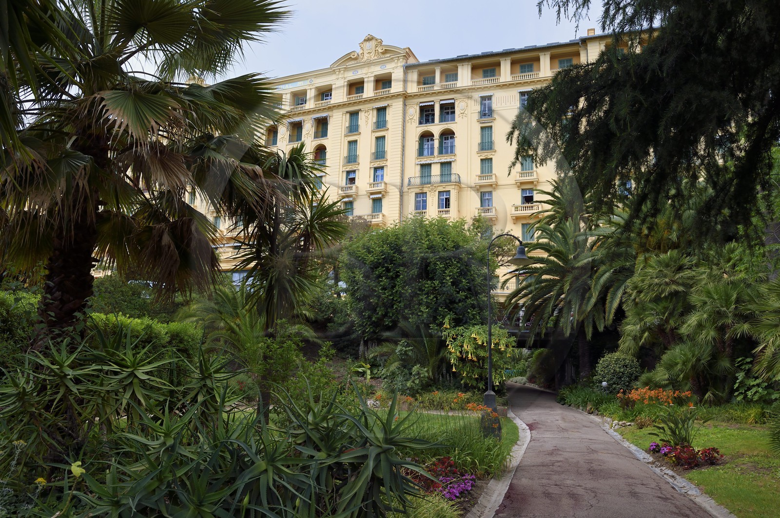 France, Alpes-Maritimes (06), Menton, l'ancien palace l'Imperial (1913) transformé en appartements privés