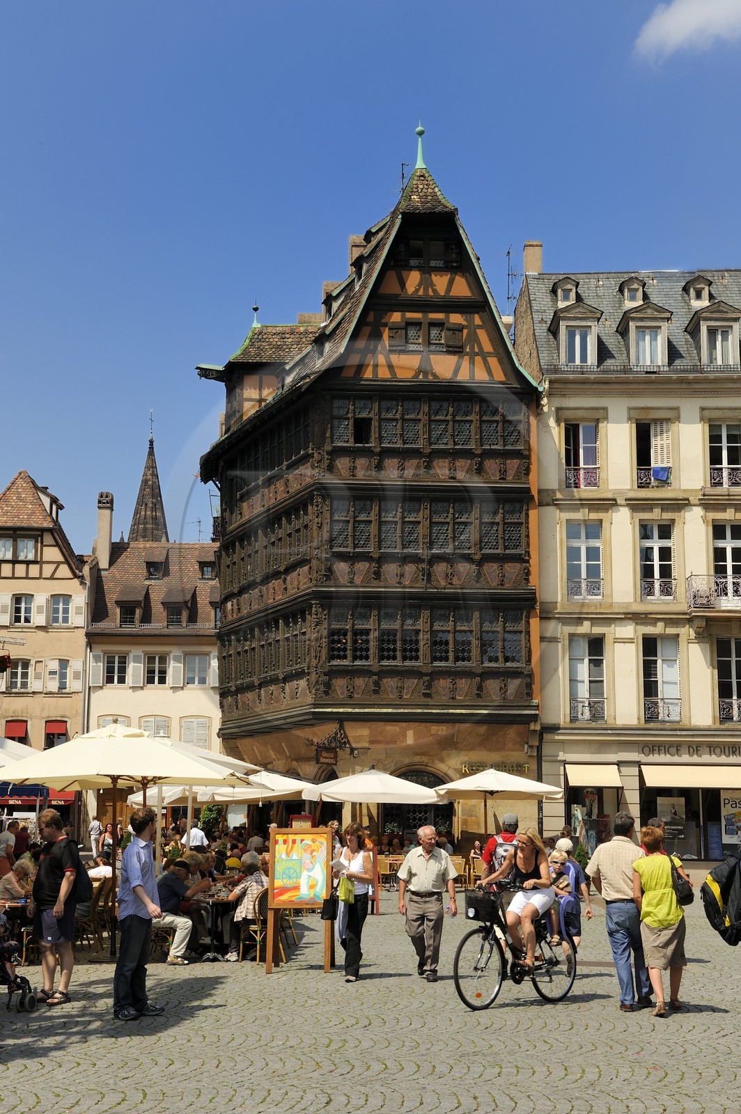 France, Bas-Rhin (67), Strasbourg, la maison Kammerzell (15ème siècle) sur la place de la cathédrale