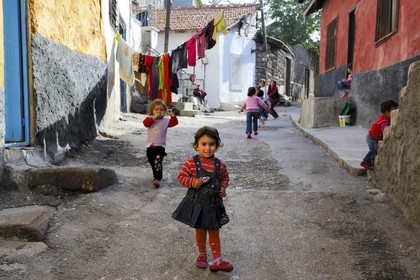 Turquie, Anatolie centrale, Ankara, enfants jouant dans les ruelles de la citadelle dans la vieille ville