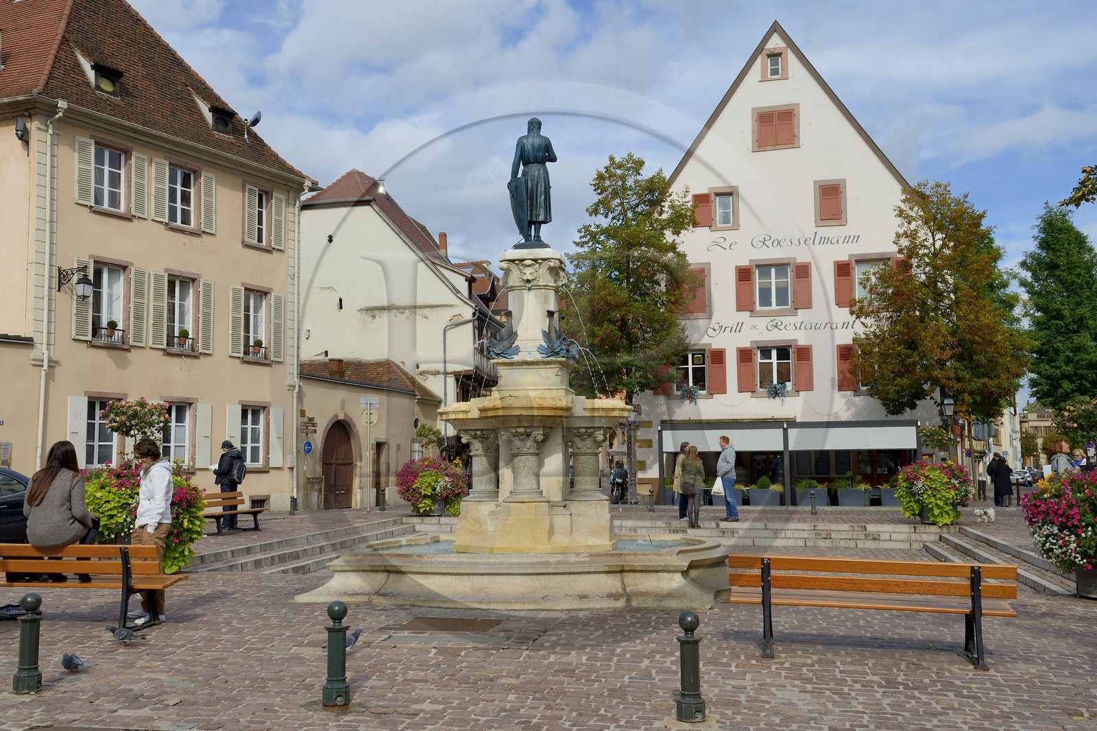 France, Haut-Rhin (68), Colmar, place des Six-Montagnes-Noires, la fontaine Roesselmann par Auguste Bartholdi inaugurée en 1854