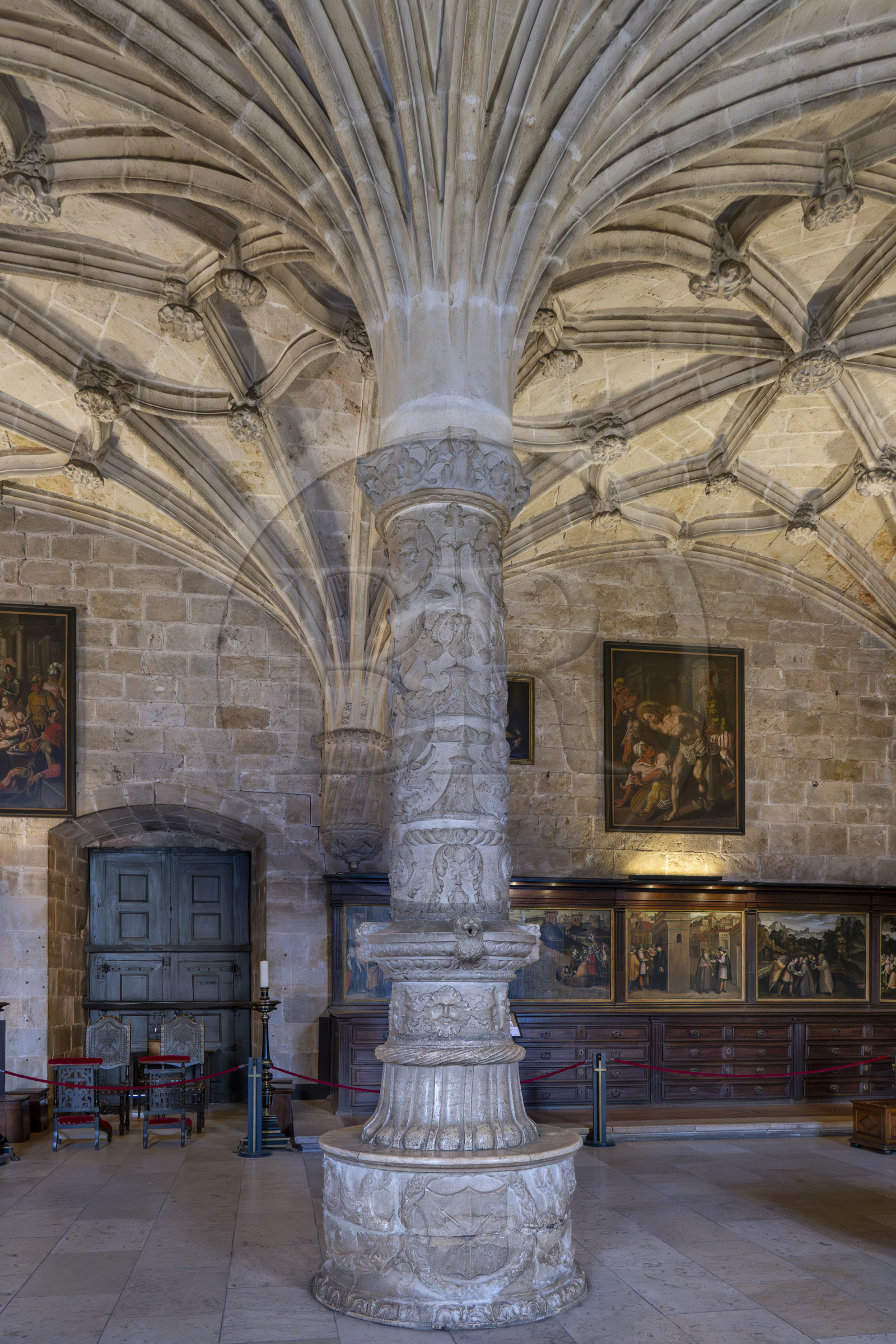 Portugal, Lisbon, Belem, Hieronymites Monastery (Mosteiro dos Jeronimos), listed as World Heritage by UNESCO, Santa Maria church, la sacristie recouverte de voutes à liernes et tiercerons