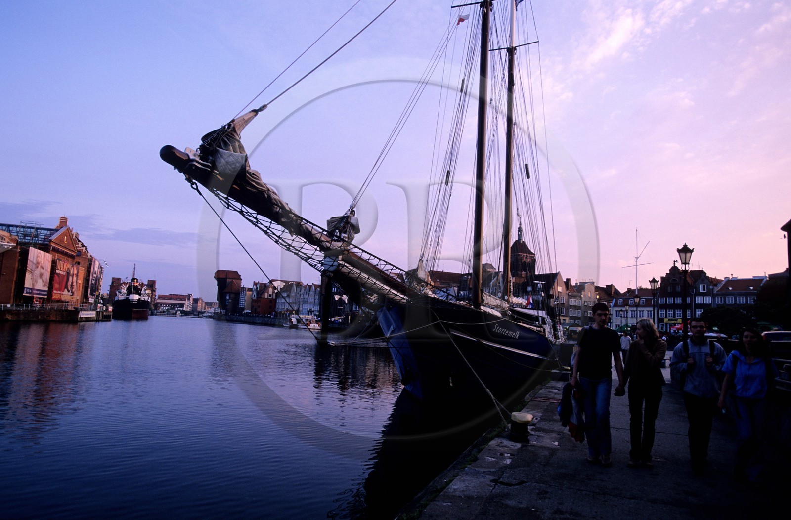 Poland, Eastern Pomerania, Gdansk, the Long Quay (Dlugie Pobrzeze) in the old harbour