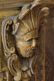 Brésil, Etat du Minas Gerais, ville de Ouro Preto, centre historique classé Patrimoine Mondial de l 'UNESCO, igreja Nossa Senohora da Conceiçao, église Notre-Dame de la Conception, figure d'indien (Route de l'or, Estrada Real)