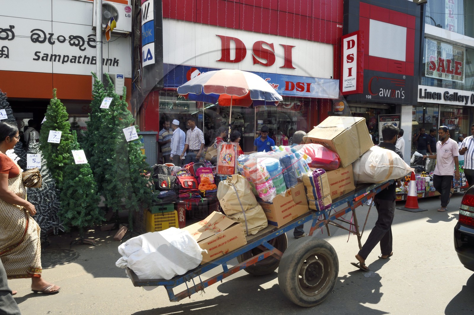 Sri Lanka, province de l'ouest, district de Colombo, Colombo, le bazar animé de Pettah dans Main street