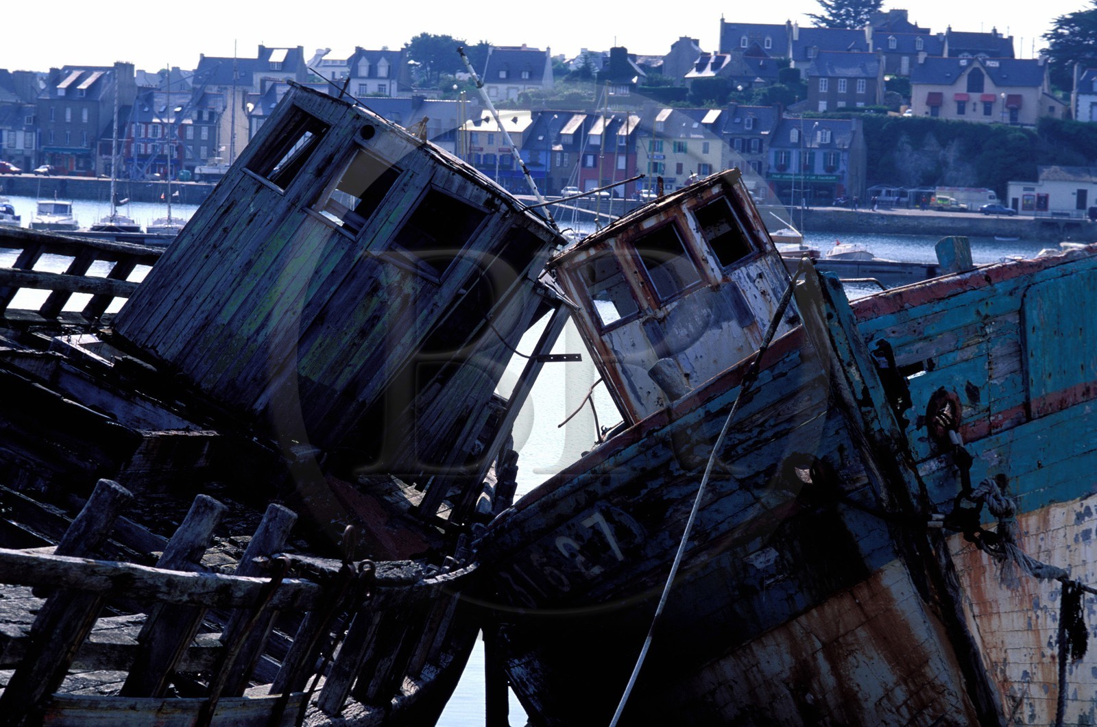 France, Finistère (29), épaves de chalutiers à Camaret