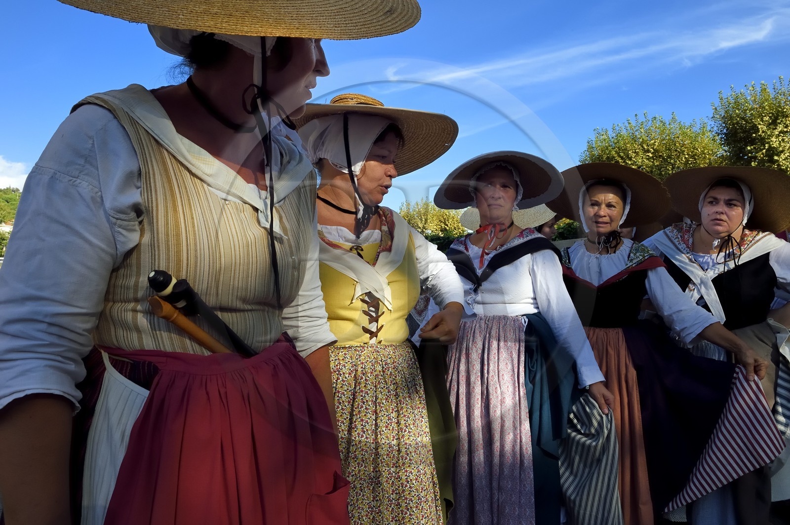 France, Var (83), Massif des Maures, Collobrières, groupe de danseurs et musiciens traditionnels provencaux à la fêtes de la châtaigne