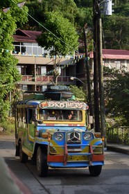 Philippines, province d'Ifugao, ville de Banaue, jeepney (jeep allongée pour le transport de passagers)