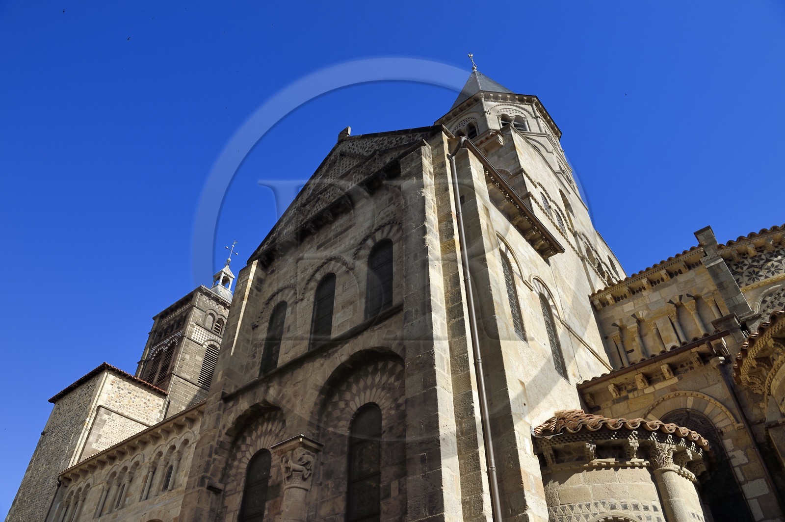 France, Puy-de-Dôme (63), Clermont-Ferrand, basilique Notre-Dame-du-Port de style roman auvergnat, classée Patrimoine Mondial de l'UNESCO au titre des Chemins de Saint-Jacques-de-Compostelle en France