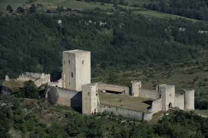 France, Aude (11), le château cathare de Puivert du XIIe siècle (vue aérienne)