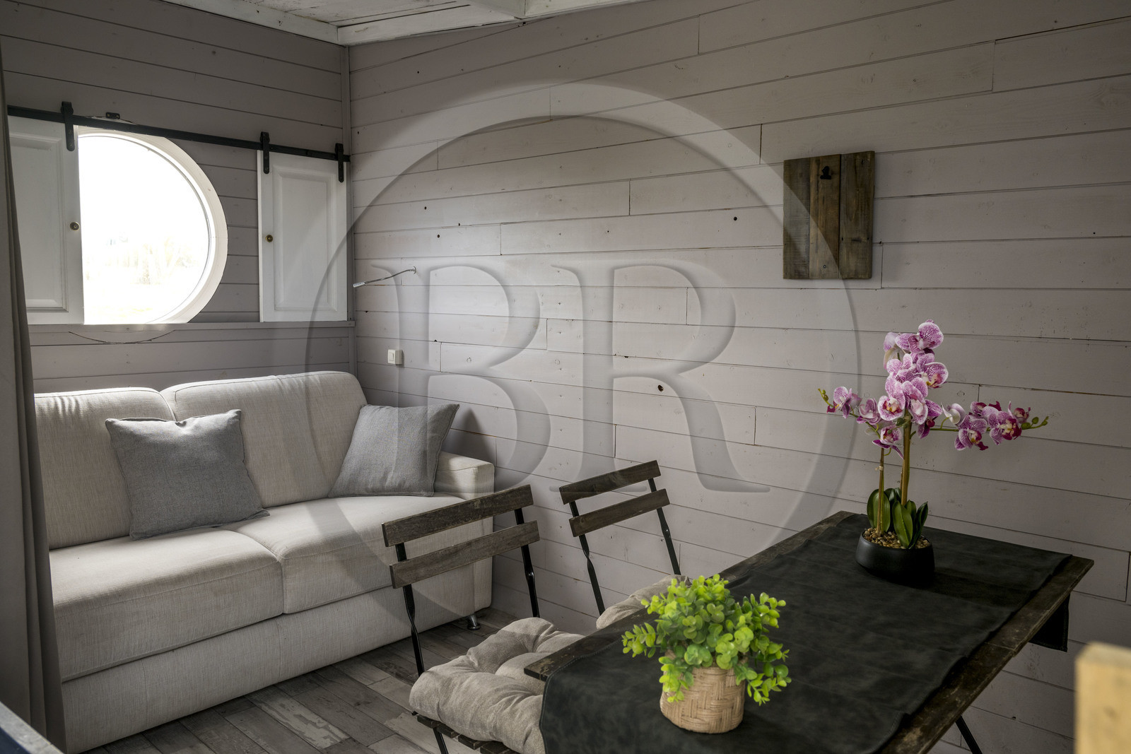 France, Loire-Atlantique (44), parc naturel regional de la Brière, Saint-Malo-de-Guersac, cabane gite Les Pêcheries Jumelles