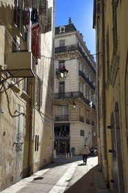 France, Var (83), Toulon, dans la rue de la glacière