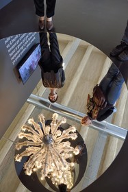 France, Charente (16), Cognac, Fondation d’Entreprise Martell, institution culturelle pluridisciplinaire (art, design et craft, architecture, musique, danse…), exposition Sagmeister & Walsh: Beauty, lustre du designer français Thierry Jeannot