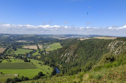 France, Calvados (14), la Suisse normande, Clécy, la vallée de l'Orne depuis la route des crêtes