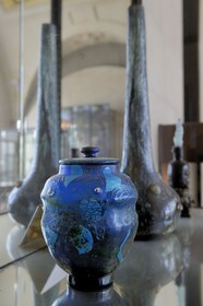 France, Paris (75), le musée d'Orsay, vase à décor marin par Émile Gallé 1900